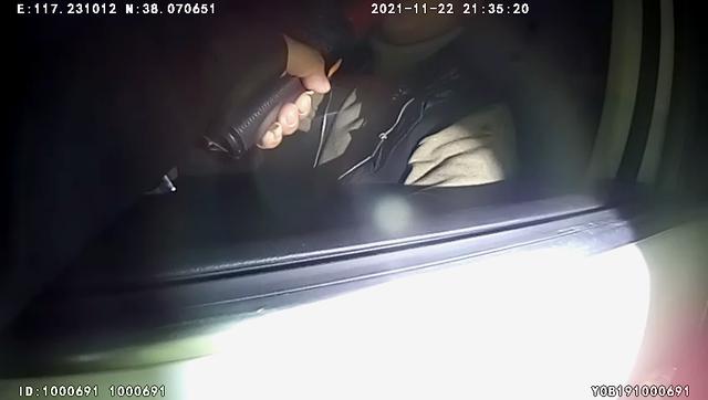 酒精測試儀逃避方法，男子酒駕被查“花式”吹氣逃避處罰