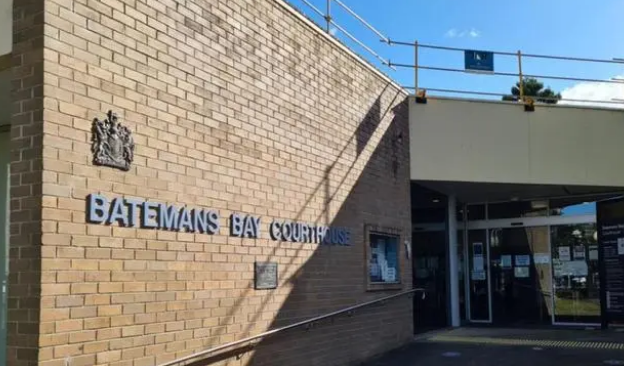 新州男子涉酒駕撞車，被抓時試圖掐死警察！數(shù)人合力才將其逮捕